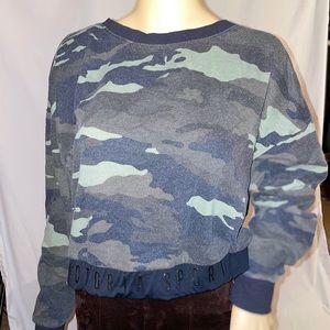 Victoria’s Secret Sport green camo cropped sweatshirt size XL